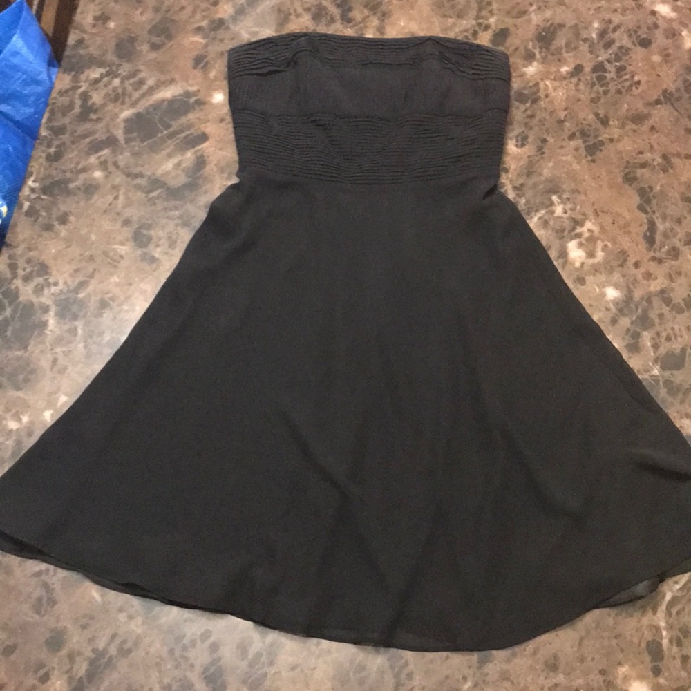 Size 4 Strapless White House Black Market Dress C1
